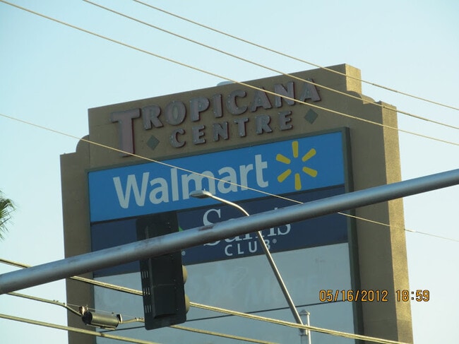 Building Photo - 3518 Villa Knolls N Dr