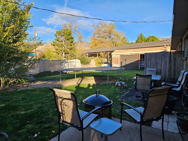 Building Photo - 225-227 E 200 S