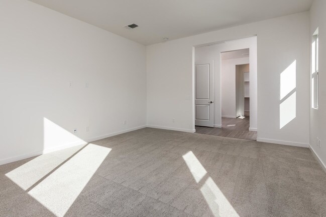 Building Photo - 927 E Paseo Way