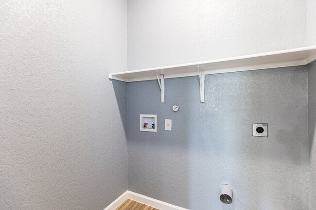 Building Photo - 479 Corliss