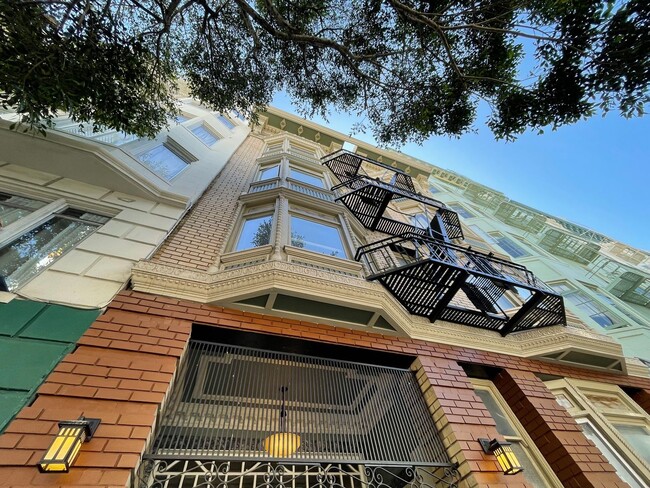 Building Photo - 440 Hyde St