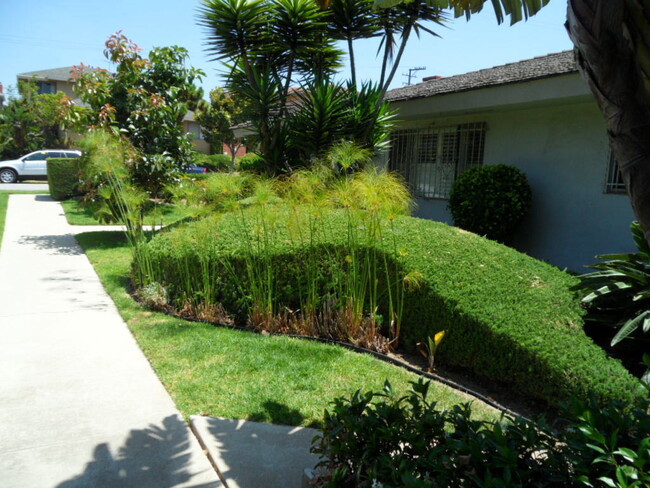 Building Photo - Ladera Heights