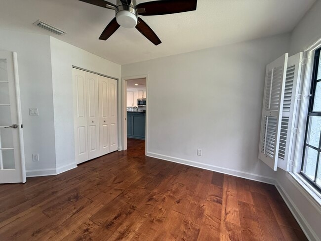 Building Photo - 1070 Sanibel Ct