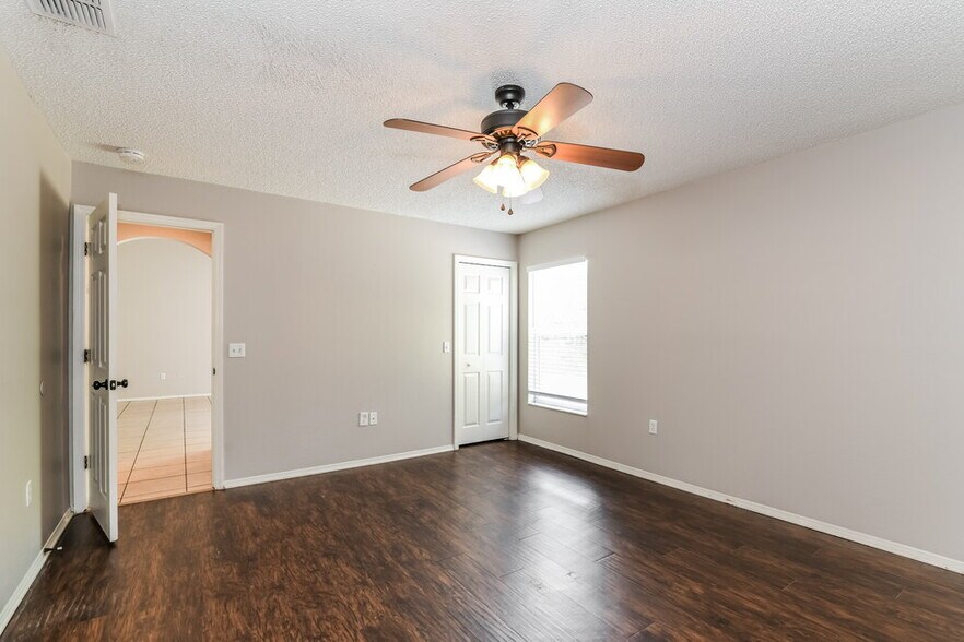 Building Photo - 1512 Lake Thomas Loop