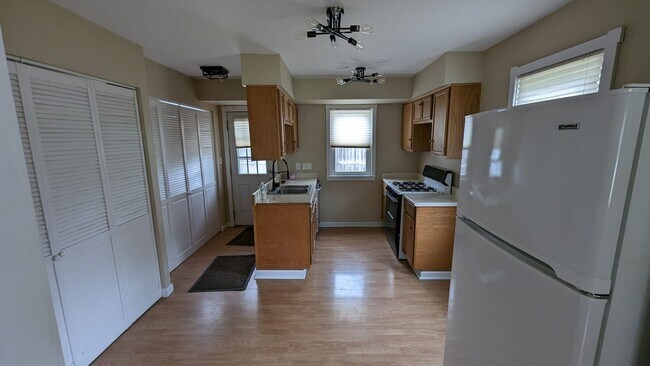 Building Photo - 465 Babbitt Rd