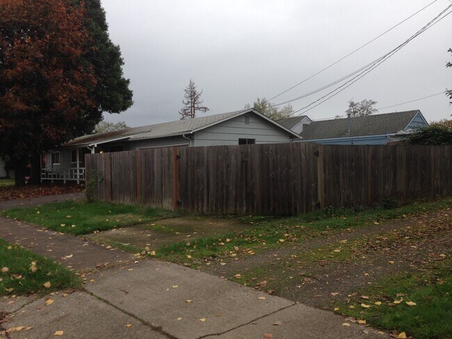 Building Photo - Great home in desirable Springfield!