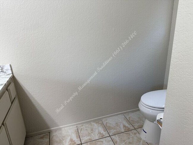 Building Photo - *** Please call us @ 661-266-1400 for info...