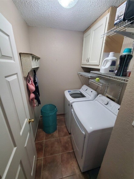 Building Photo - 2609 Classic Ct E