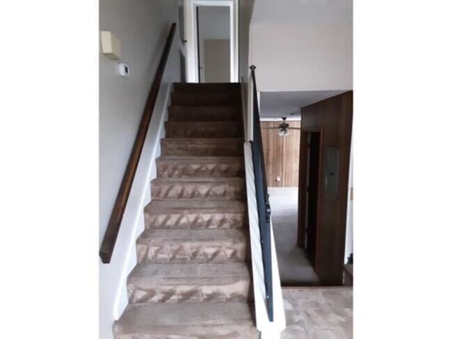 Building Photo - 6831 Buttermere Dr