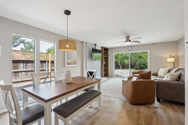 Building Photo - Lovely 2 bed / 2 bath Home in Stonegate