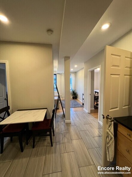 Building Photo - 220 Hanover St