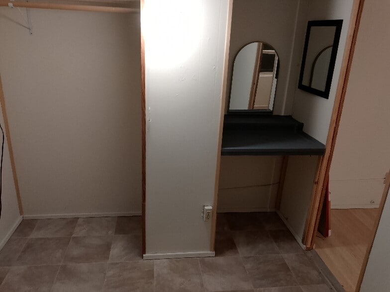 Building Photo - 675 7th St