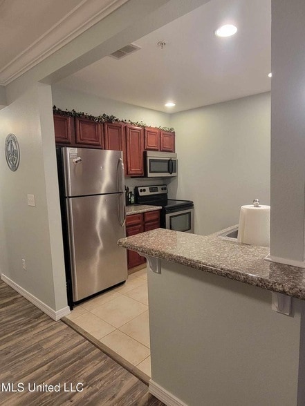 Building Photo - 1282 Beach Blvd