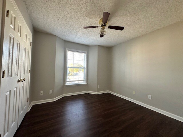 Building Photo - 5008 Lawndale Dr