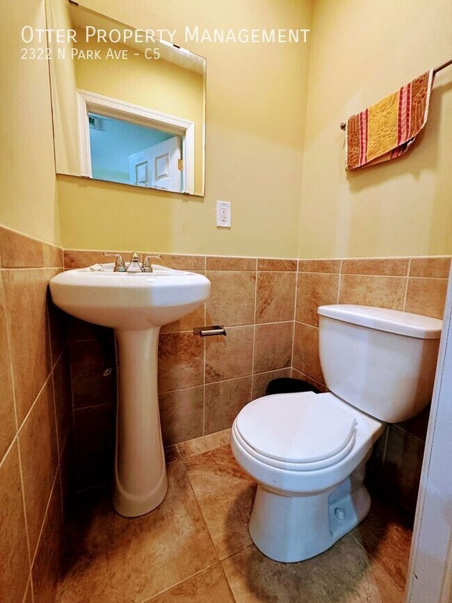 Building Photo - 2322 N Park Ave