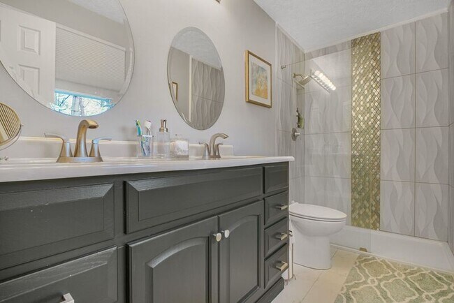 Building Photo - 306 Happy Creek Rd