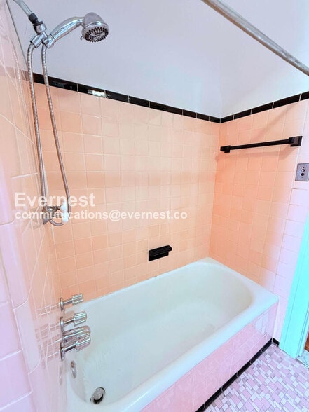 Building Photo - 3209 W Grand St