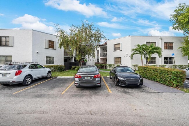 Building Photo - 9411 Fontainebleau Blvd