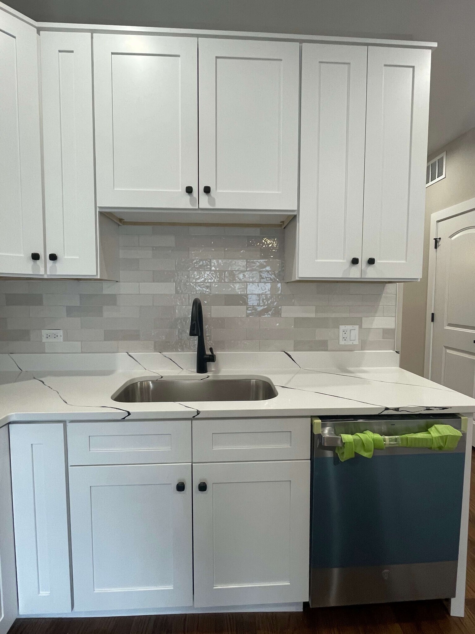 Building Photo - 3141 N Ridgeway Ave