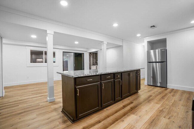 Building Photo - 6620 Upton Ln