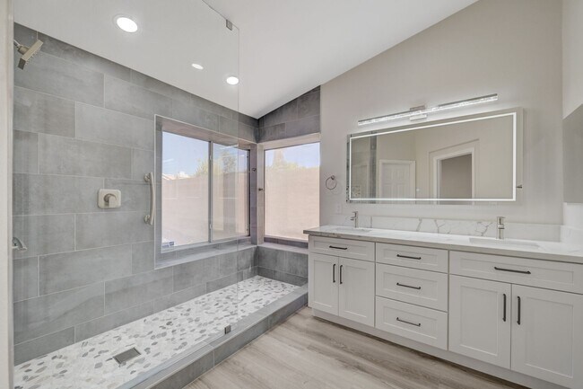 Building Photo - Remodeled Single Story, 4 Bedroom Home in Desert Shores