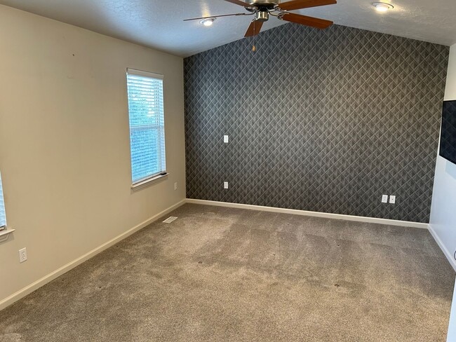 Building Photo - 2 Master Suites, 2.5 Bath Condo in West Jordan