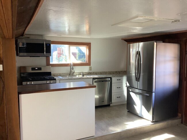 Building Photo - 105 Watertrough Rd