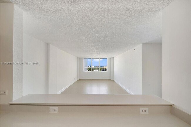 Building Photo - 1500 Bay Rd