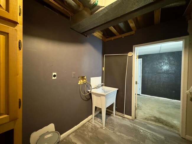 Building Photo - Charming 2 Bedroom/2 Bathroom Townhome in ...