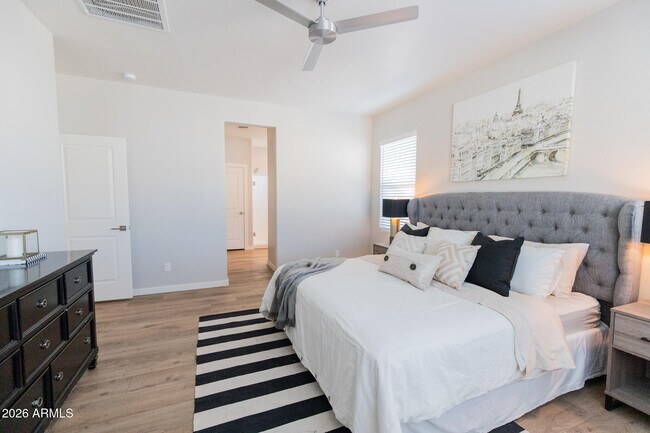 Building Photo - 3726 E Flower St