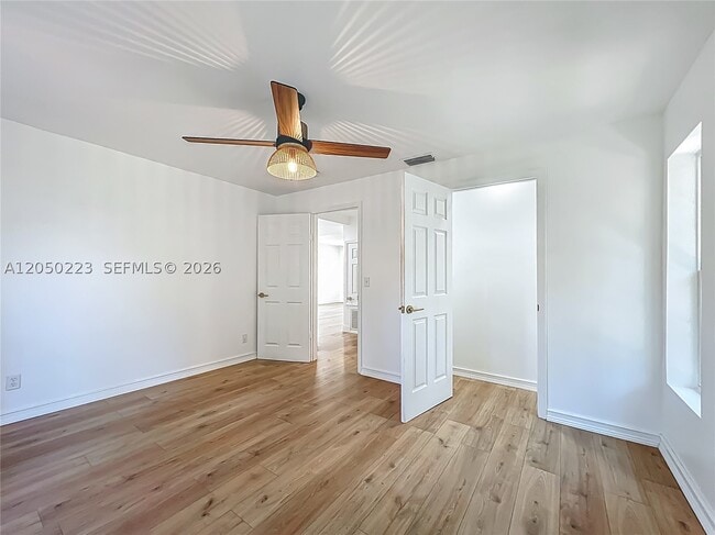 Building Photo - 8781 LAKESHORE Dr