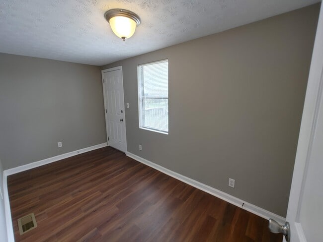Building Photo - 316 E Emerald Ave