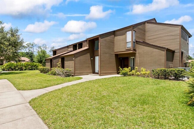 Primary Photo - 41 Hembury Ln
