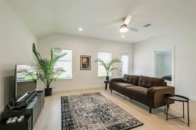 Building Photo - 30702 CASTLE COVE Dr