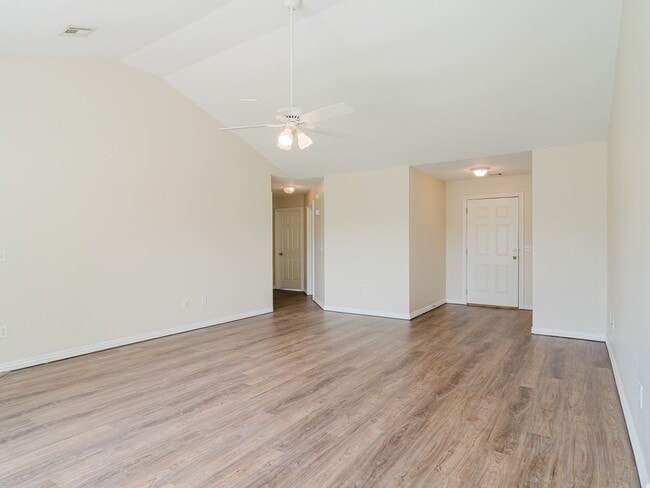 Building Photo - 1105 SW Cabriolet St