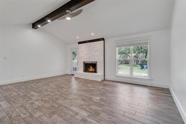 Building Photo - 13201 Fawn Valley Dr