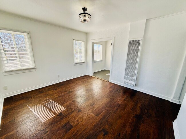 Building Photo - 1801 W 39th St