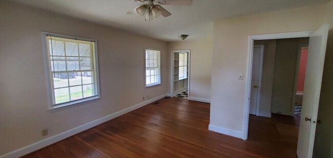 Building Photo - 2 Bedroom Duplex