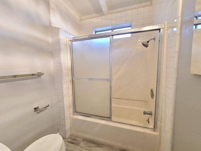 Building Photo - Gregory