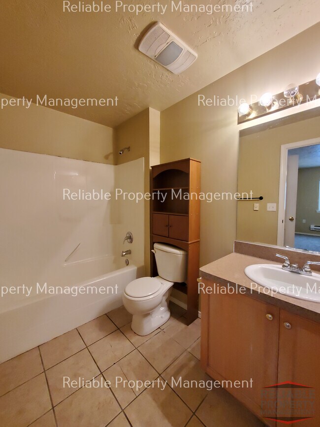 Building Photo - 577 Caribou St