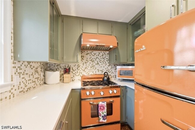 Building Photo - 92 10th Ave S