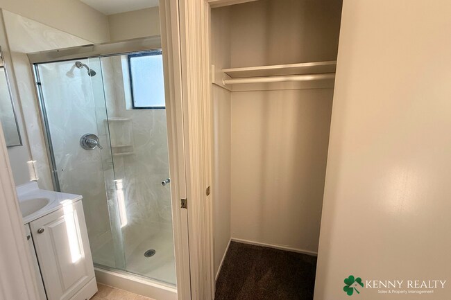 Building Photo - Bright Multi-Level 4BR Home with Two Primary Bedrooms