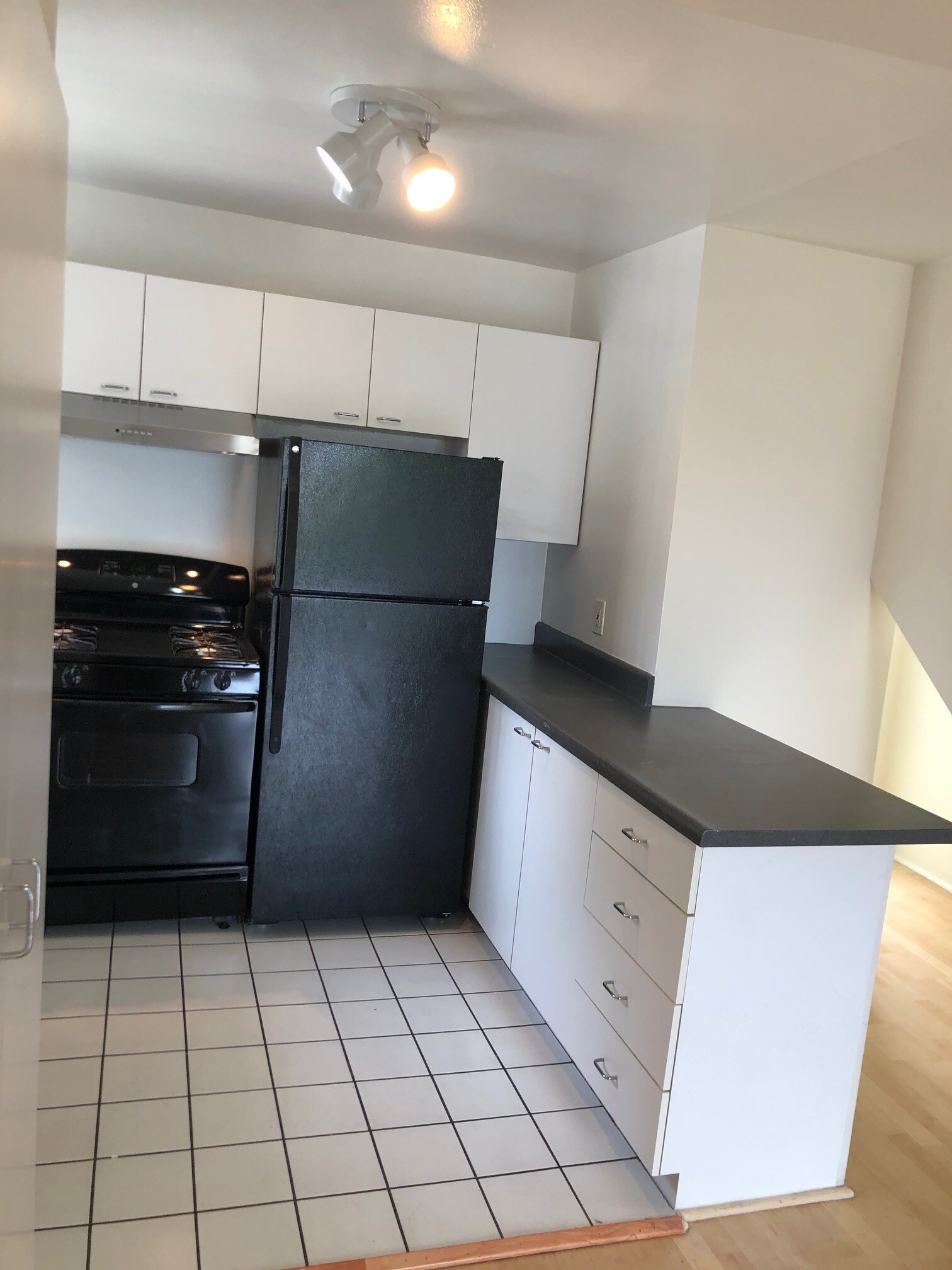 Building Photo - 1733 Lucile Ave