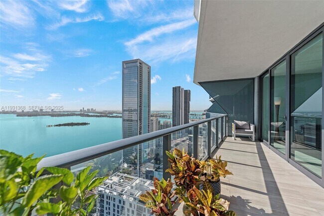 Building Photo - 460 NE 28th St