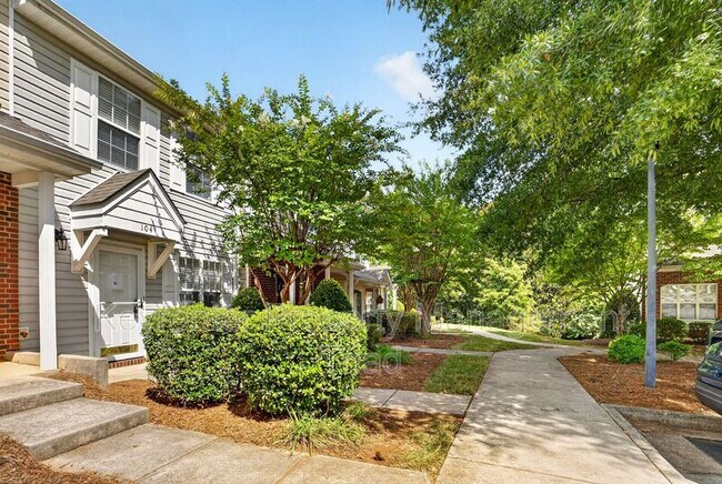 Building Photo - 104 Tannenbaum Cir