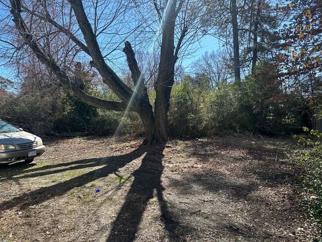 Building Photo - 2 bed 1 bath house in Richmond