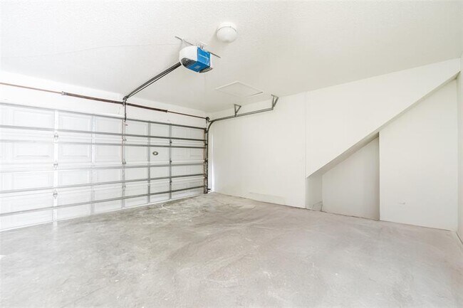 Building Photo - 10646 Lake Oak Way