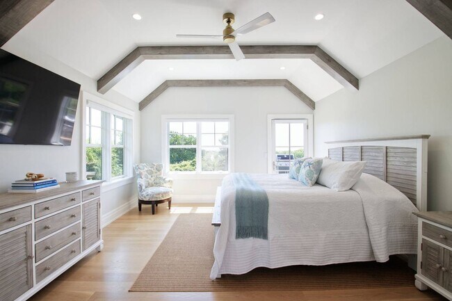 Building Photo - 12 S Elroy Dr