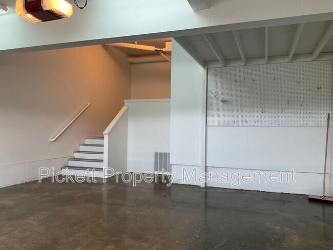 Building Photo - 770 Tufts Ave E