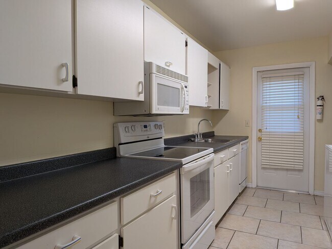 Building Photo - 3 Bedroom Condo in Hidden Ridge Condominiums